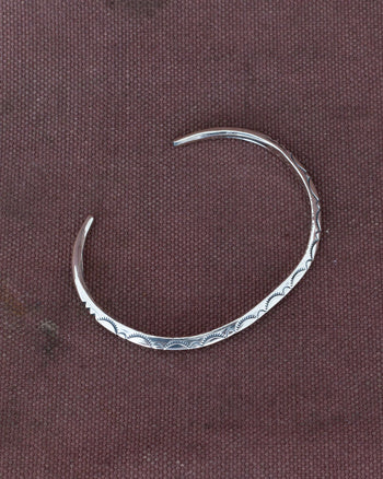 Larry Smith Extra Thin Triangle Bangle Leaf, Silver